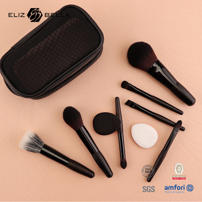 O kit de escovas de maquiagem da moda é a adição perfeita à sua coleção, um pequeno conjunto de escovas com bolsa cosmética com fecho.