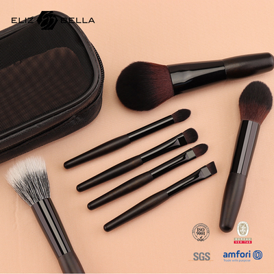 O kit de escovas de maquiagem da moda é a adição perfeita à sua coleção, um pequeno conjunto de escovas com bolsa cosmética com fecho.